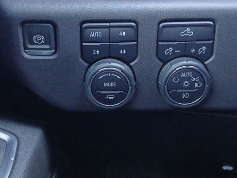 Used 2023 Chevrolet Silverado 1500 LT Trail Boss w/ Convenience Package II image 12