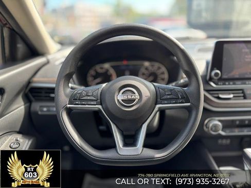 Used 2024 Nissan Altima 2.5 SV FWD image 11