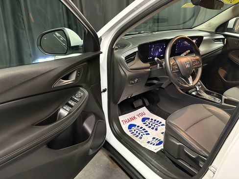 Used 2025 Buick Encore GX Preferred AWD/4WD image 21