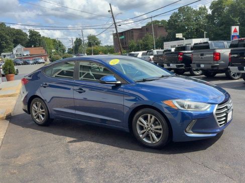 Used 2017 Hyundai Elantra Value Edition w/ Cargo Package FWD image 4