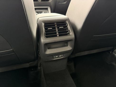 Used 2026 Volkswagen Tiguan SE AWD/4WD image 24