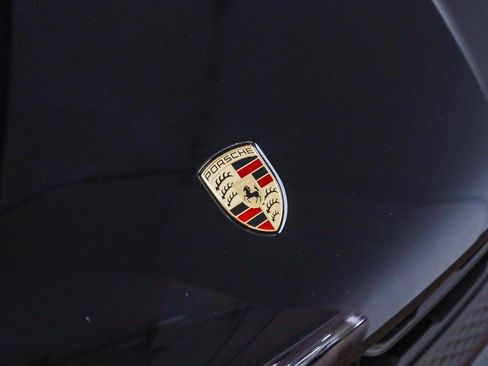 Certified 2025 Porsche Macan image 32