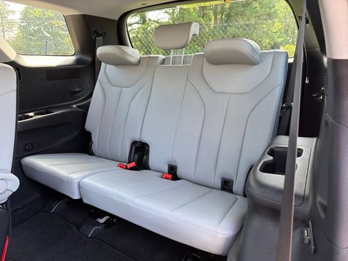 Used 2023 Hyundai Palisade SEL FWD image 19