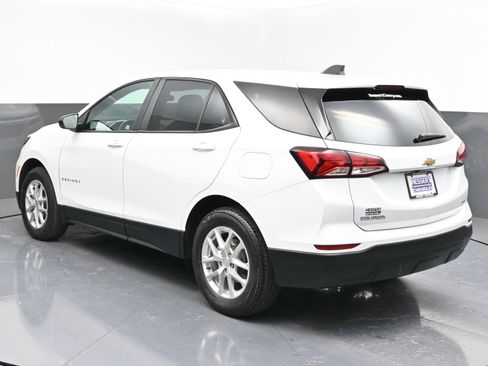 Used 2022 Chevrolet Equinox LS w/ LS Convenience Package image 5