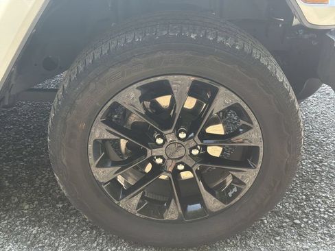 Used 2021 Jeep Wrangler Unlimited Sahara AWD/4WD image 33