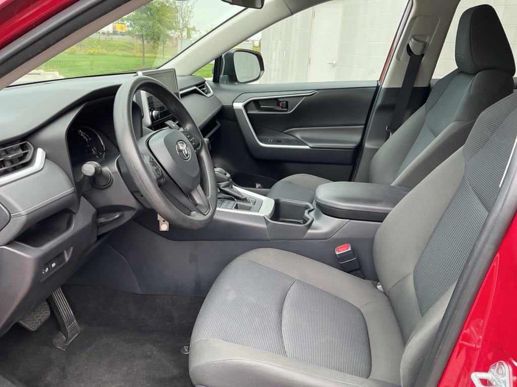 Used 2025 Toyota RAV4 LE AWD/4WD image 18