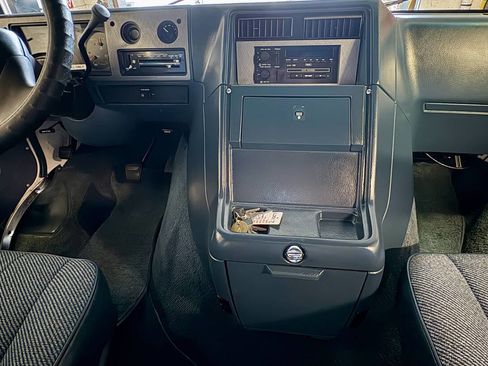 Used 1995 GMC G3500 Rally image 21