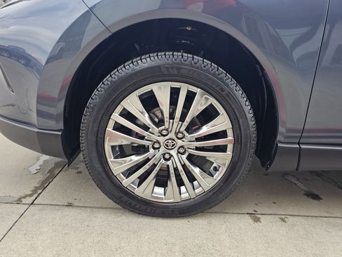 Certified 2023 Toyota Venza Limited image 9