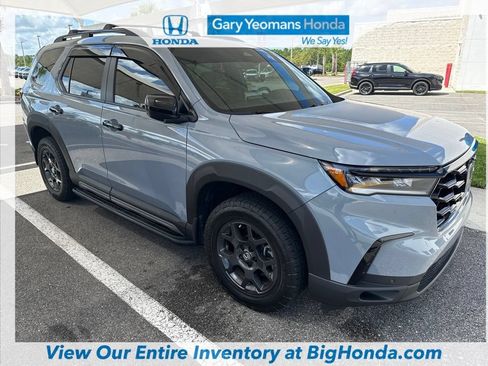 Used 2023 Honda Pilot TrailSport image 2