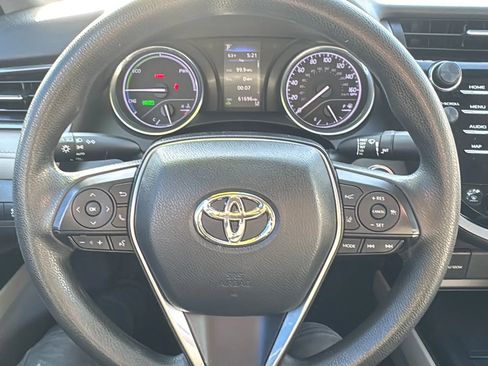 Used 2020 Toyota Camry LE image 19
