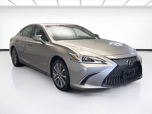 Used 2019 Lexus ES 350 Luxury image 3