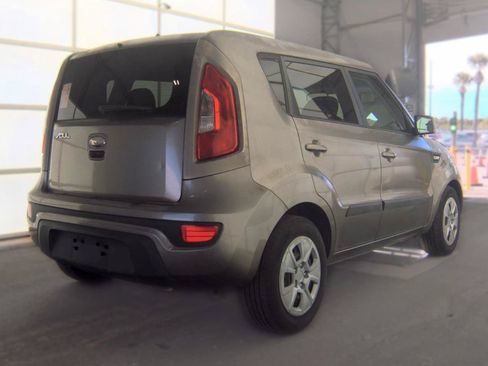 Used 2013 Kia Soul FWD image 4