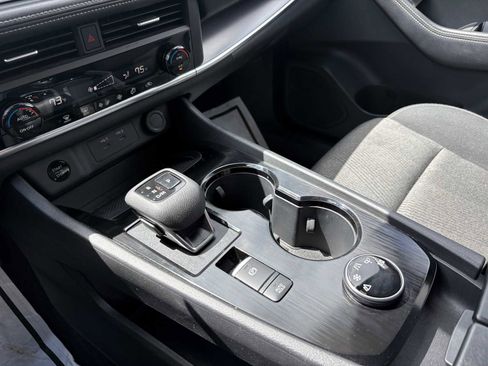 Used 2025 Nissan Rogue SV AWD/4WD image 20