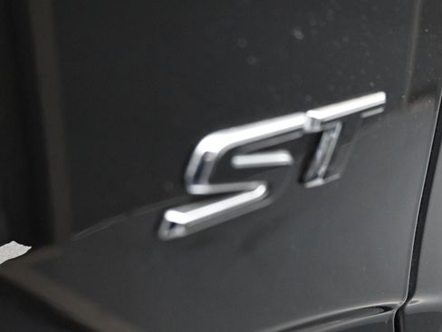 Used 2021 Buick Enclave Essence w/ Sun And Navigation Package image 32