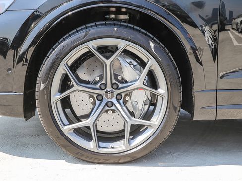 New 2025 Audi RS Q8 performance image 9