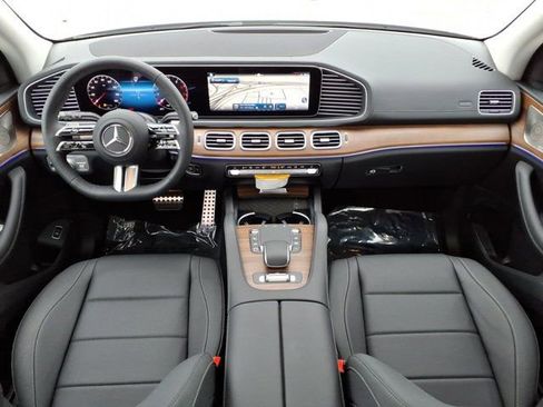 New 2026 Mercedes-Benz GLS 450 4MATIC image 4