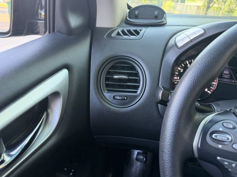 Used 2016 Nissan Pathfinder S FWD image 28