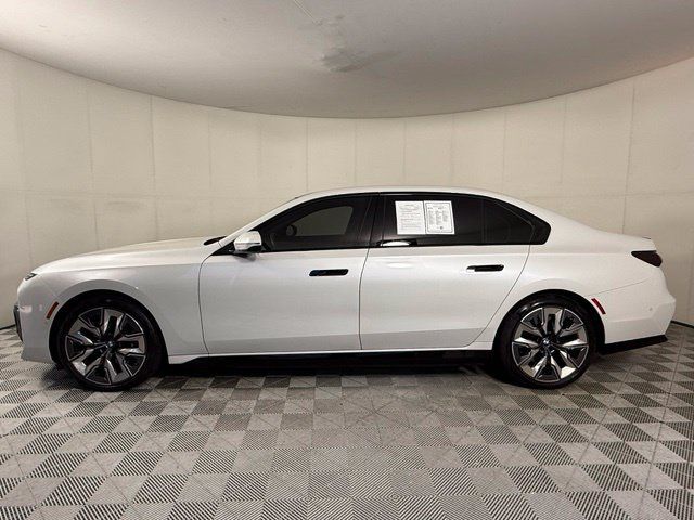 Used 2024 BMW i7 xDrive60 AWD/4WD image 3