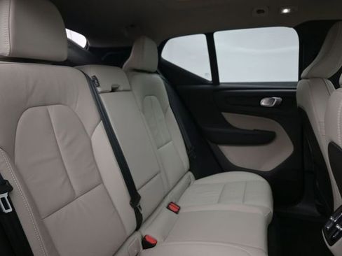 Used 2023 Volvo XC40 B5 Plus w/ Protection Package Premier image 31