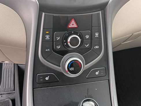 Used 2014 Hyundai Elantra SE w/ Option Group 02 FWD image 20