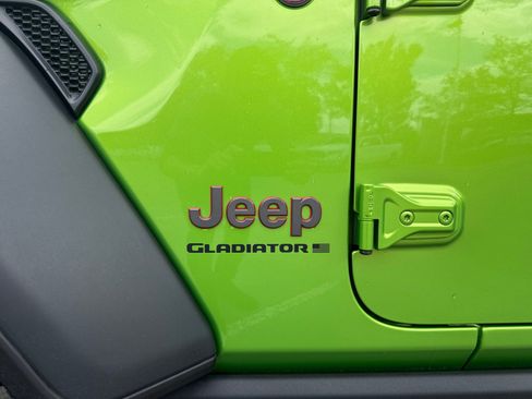 Used 2025 Jeep Gladiator Rubicon w/ Convenience Group AWD/4WD image 7