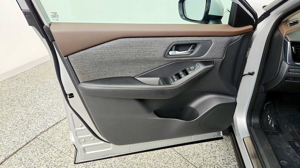 Used 2023 Nissan Rogue SV FWD image 10