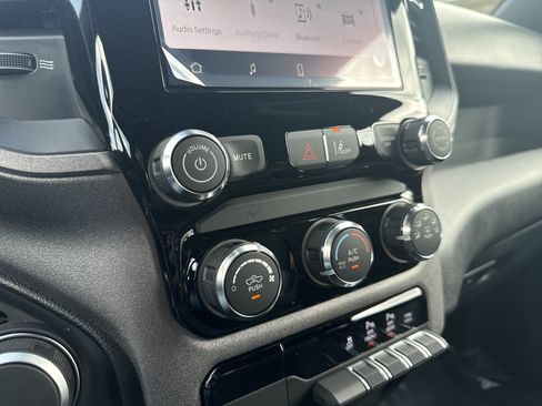 New 2026 RAM 1500 Express AWD/4WD image 18