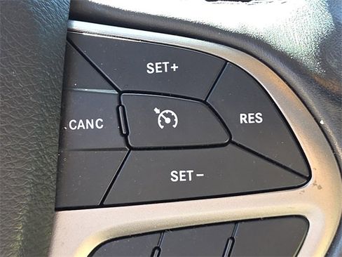 Used 2021 Jeep Grand Cherokee Limited image 28