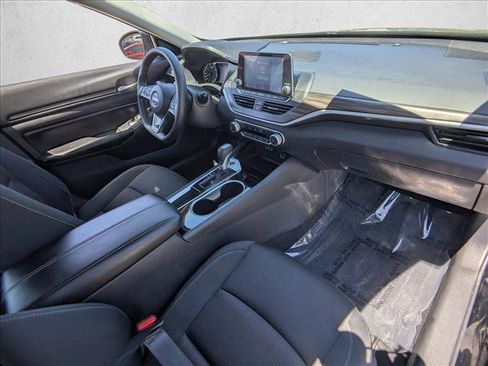 Used 2024 Nissan Altima 2.5 SV FWD image 19