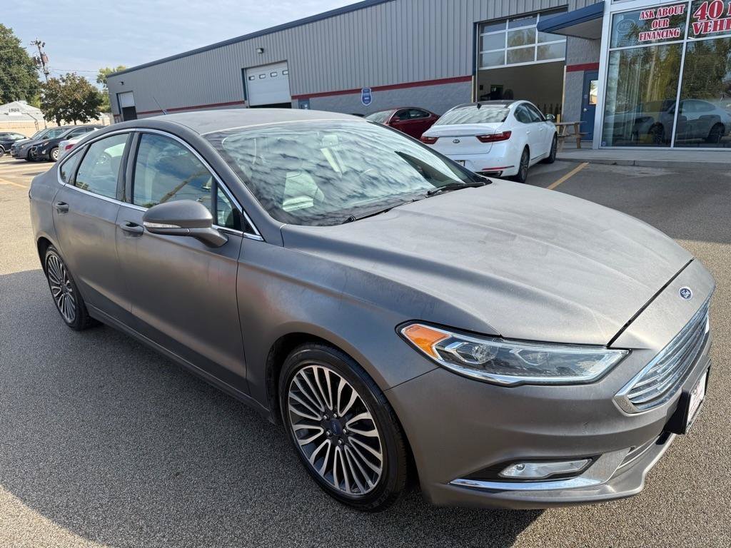 Used 2017 Ford Fusion SE w/ Fusion SE Technology Package FWD image 3