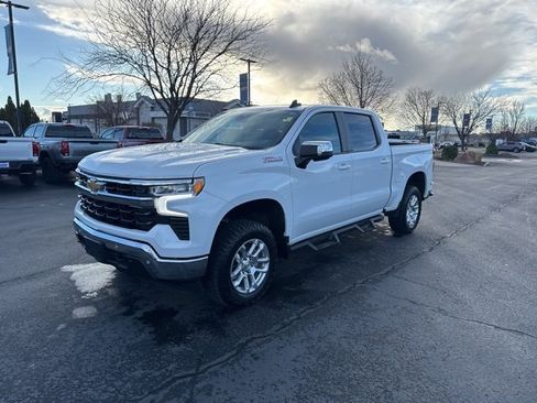 Used 2024 Chevrolet Silverado 1500 LT image 3