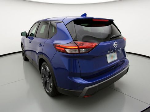 Used 2025 Nissan Rogue SV FWD image 6
