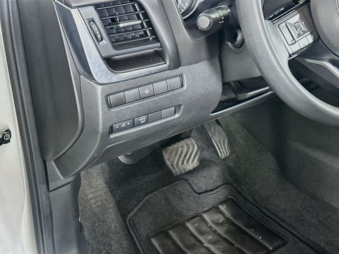 Used 2023 Nissan Rogue SV FWD image 17