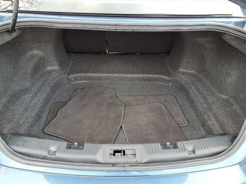 Used 2018 Ford Taurus SE FWD image 12