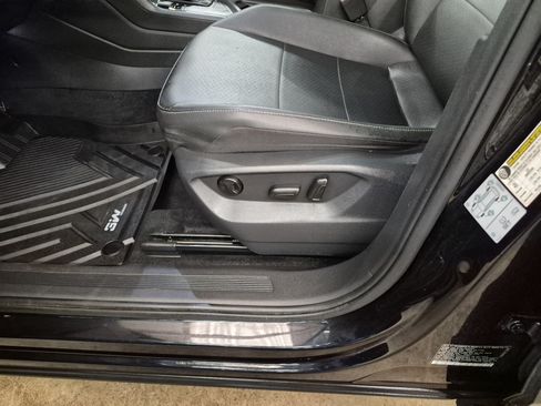 Used 2020 Volkswagen Tiguan SEL FWD image 12