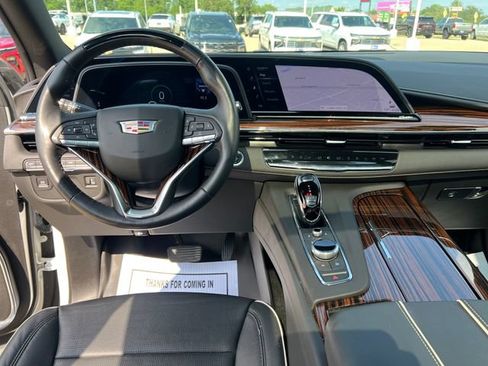 Certified 2022 Cadillac Escalade Premium Luxury AWD/4WD image 28