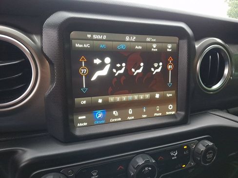 Used 2022 Jeep Wrangler Unlimited Sahara AWD/4WD image 16