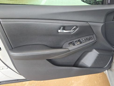 Used 2020 Nissan Sentra SV w/ Trunk Package FWD image 11