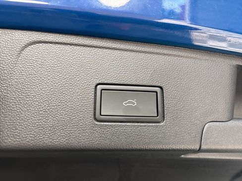 Used 2025 Volkswagen Atlas Cross Sport SEL Premium R-Line image 22