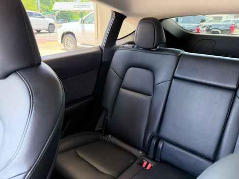 Used 2022 Tesla Model Y Long Range AWD/4WD image 24