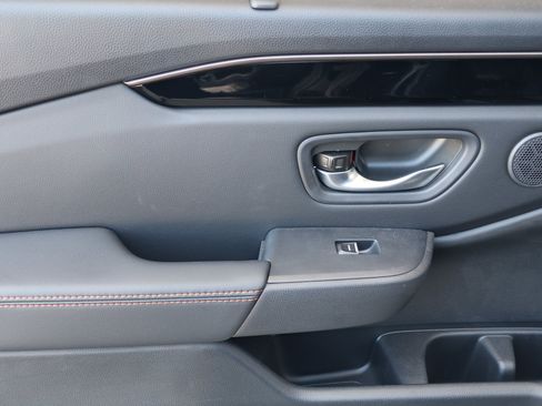 Used 2025 Honda Pilot TrailSport image 36