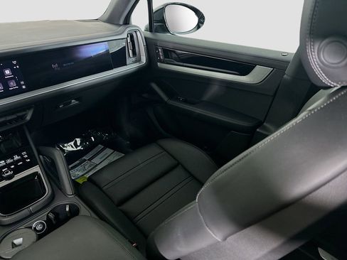 Used 2025 Porsche Cayenne E-Hybrid image 26