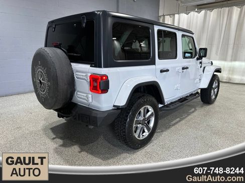 Used 2019 Jeep Wrangler Unlimited Sahara AWD/4WD image 3