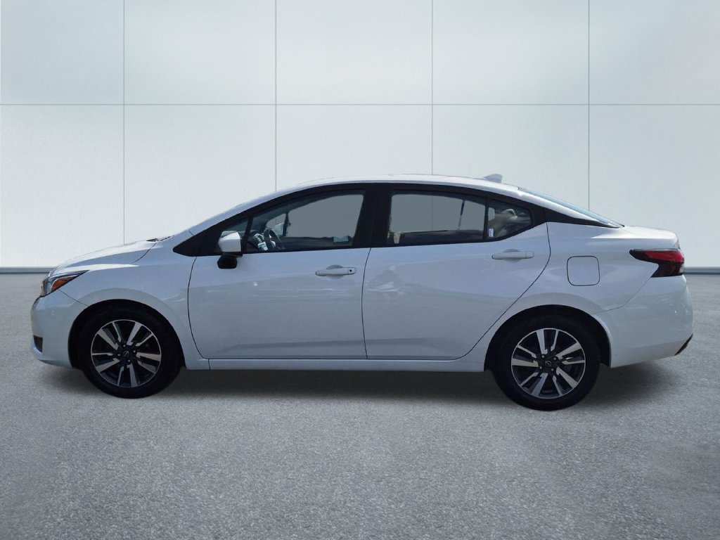 Used 2023 Nissan Versa SV FWD image 3