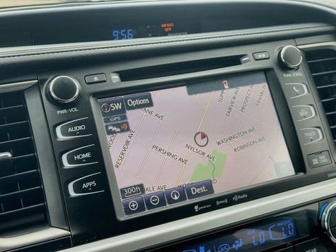 Used 2019 Toyota Highlander XLE AWD/4WD image 13