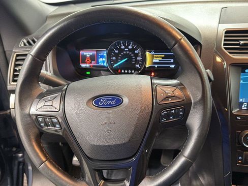 Used 2019 Ford Explorer XLT w/ Equipment Group 202A FWD image 22