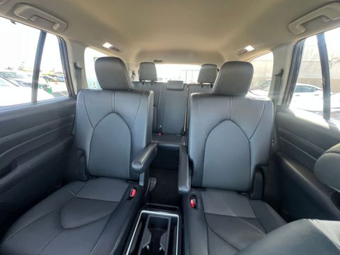 Used 2025 Toyota Grand Highlander FWD image 40