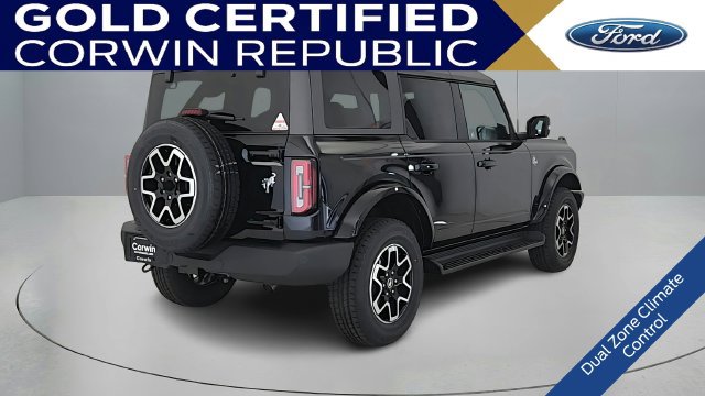 Used 2025 Ford Bronco Outer Banks AWD/4WD image 9