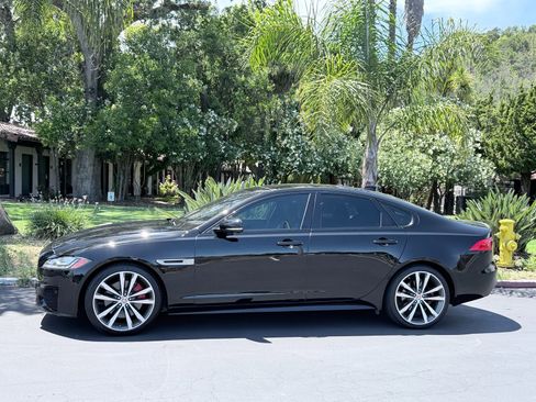 Used 2017 Jaguar XF S RWD image 2