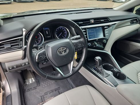 Used 2020 Toyota Camry SE w/ Carpet Mat Package FWD image 15